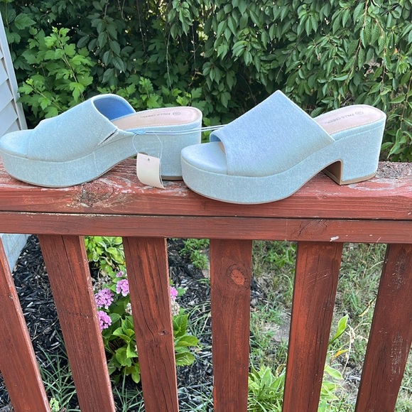 Falls Creek Women's Blue Slide Sandals - Picture 2 of 3